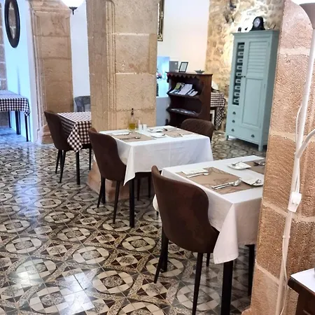 Boutique Numero Cuatro Bed & Breakfast 4*