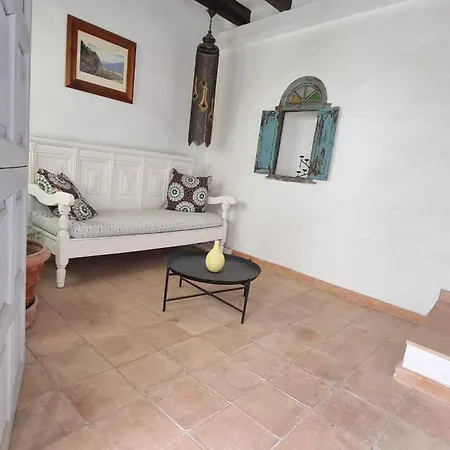 Boutique Numero Cuatro Bed & Breakfast 3*