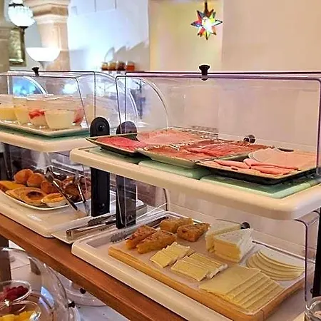Boutique Numero Cuatro Bed & Breakfast 3*