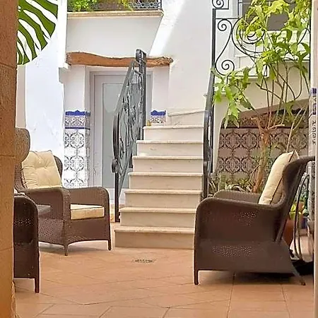 Boutique Numero Cuatro Bed & Breakfast 3*