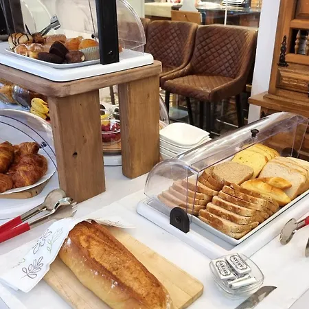 Boutique Numero Cuatro 住宿加早餐酒店 贝尼萨