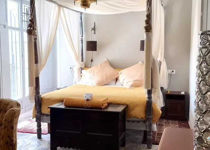 Boutique Numero Cuatro Bed & Breakfast 4*